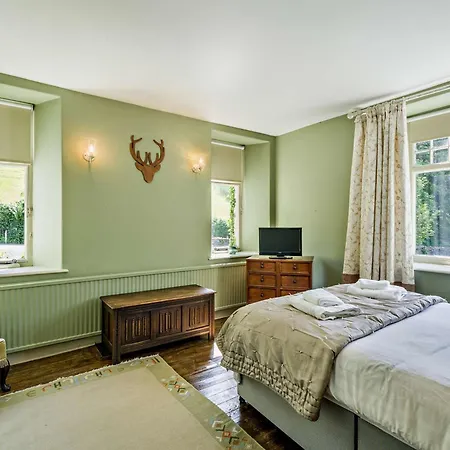 Holiday home 8 Bed In Sz226