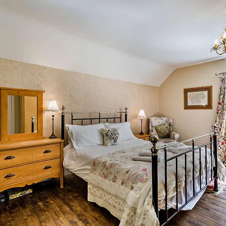 8 Bed In Sz226 Holiday home